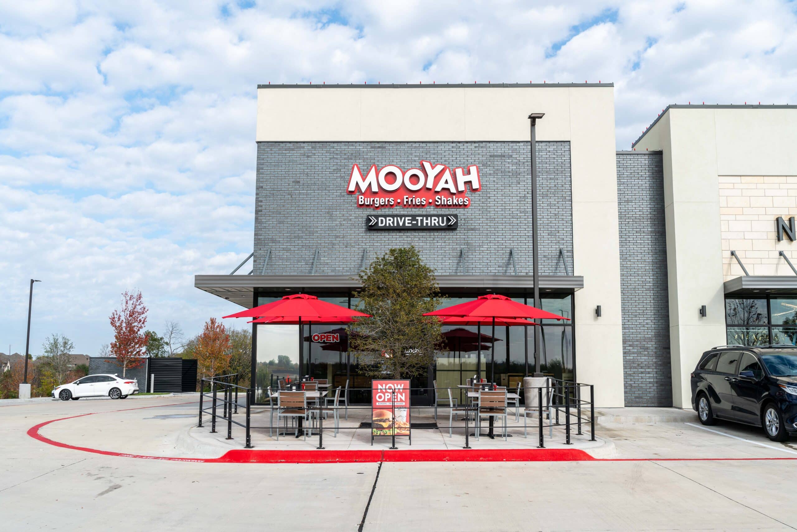MOOYAH reflects on a year of leadership strength and brand growth